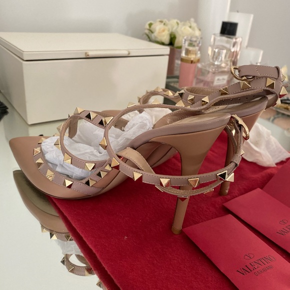 Valentino Nude Classic Rockstud Embellished Matte - Picture 3 of 10